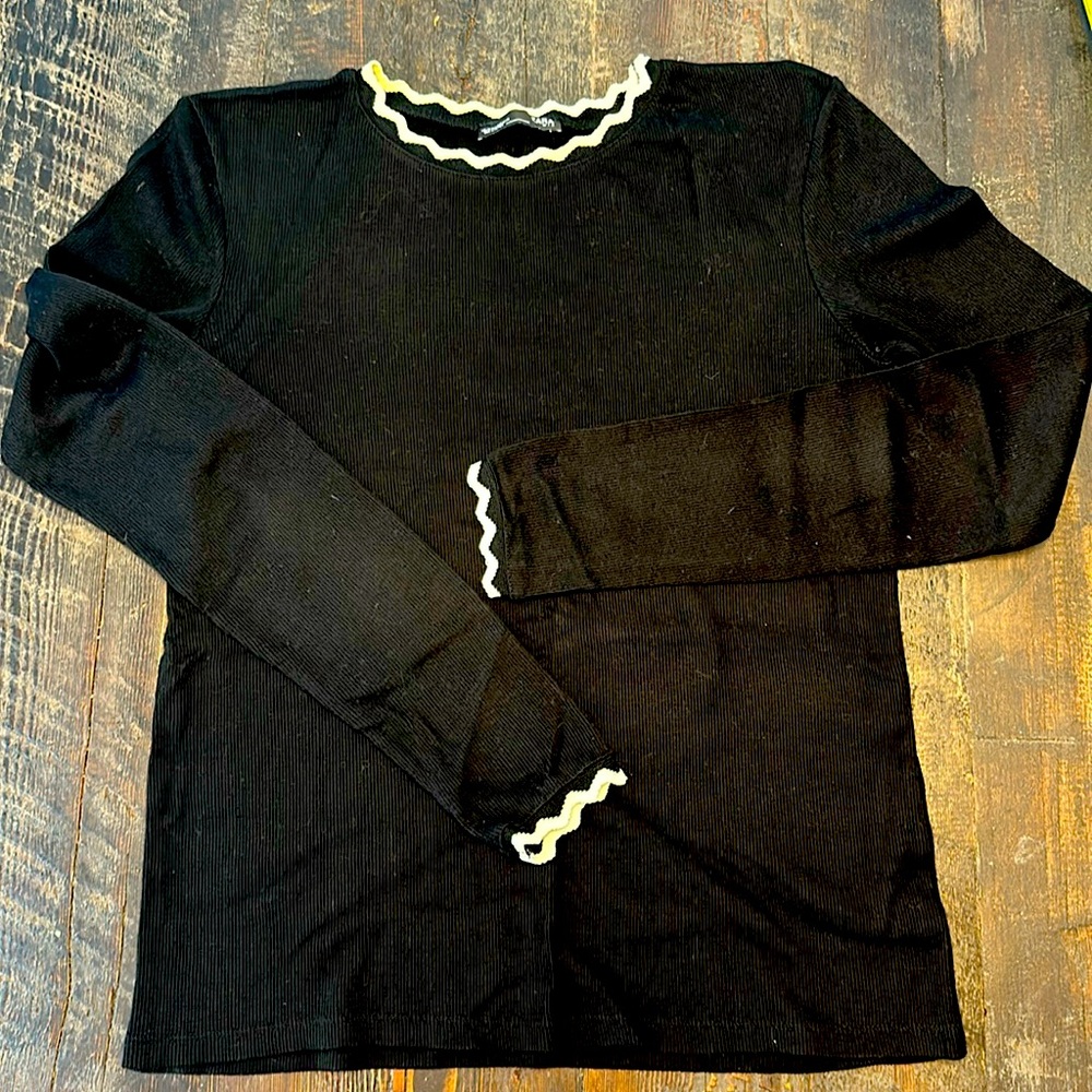 Zara long-sleeved ribbed top with white trim. Size M